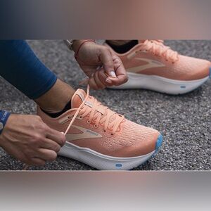 Brooks ghost max Women's Running Shoes - Peach